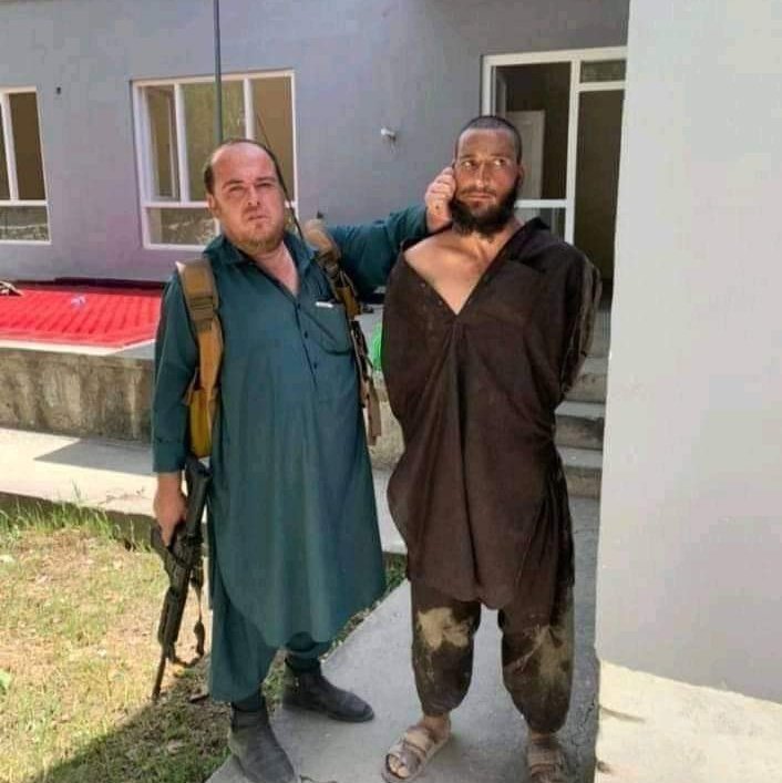 OmarAtal_'s tweet photo. Abdullah Bek's pro-gov militia
tortured and then executed
Talib named Hafiz Umair in Taloqan-Takhar.
Will there be any voice raised for Umair as much as it was raised for #Khasha? And it would be considered a war crime?
@hrw #WarCrimes @NaseebKhanZ https://t.co/xjPgqrm40v