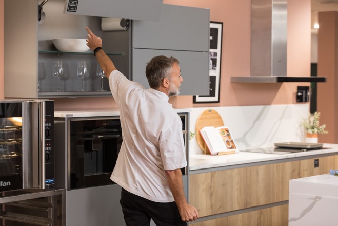 Rouxkitchens's tweet photo. "One of my favourite storage solutions is our electronic
bi-fold cabinet. Using the latest motion technology, simply open your cupboards with a single touch." - @michelrouxjr 

#rouxkitchens #kitchenstorage #kitchengadgets https://t.co/MkdMPutWA9