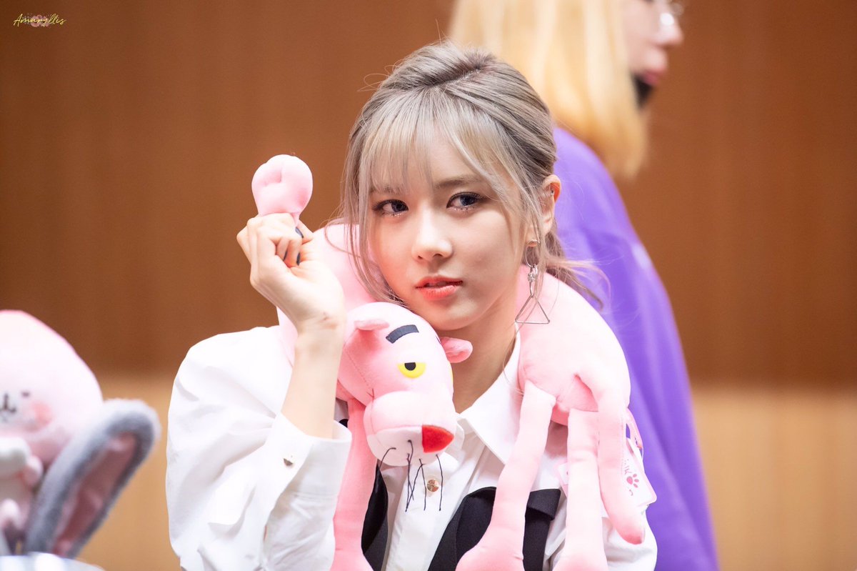 hourly_yoohyeon tweet picture