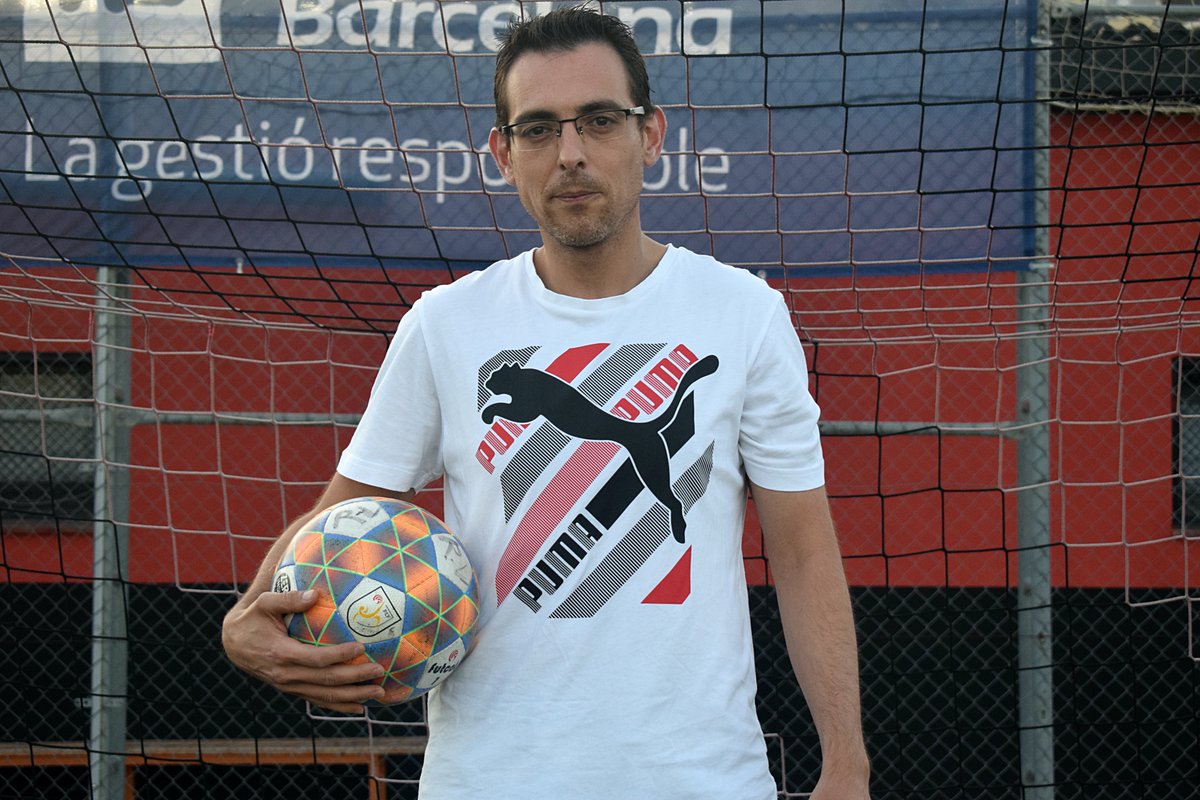 racingvallbona's tweet photo. CUERPO TÉCNICO | ¡Delanteros, aquí os traemos a vuestro enemigo! 🛑

Rubén 'Chiqui' se incorpora al #ThisIsVallbona como entrenador de porteros. Su trayectoria le avala como un experto formador de cancerberos. ¡Bienvenido! 🙌

#Futbolcat #2cat5 https://t.co/izfYwgFNim