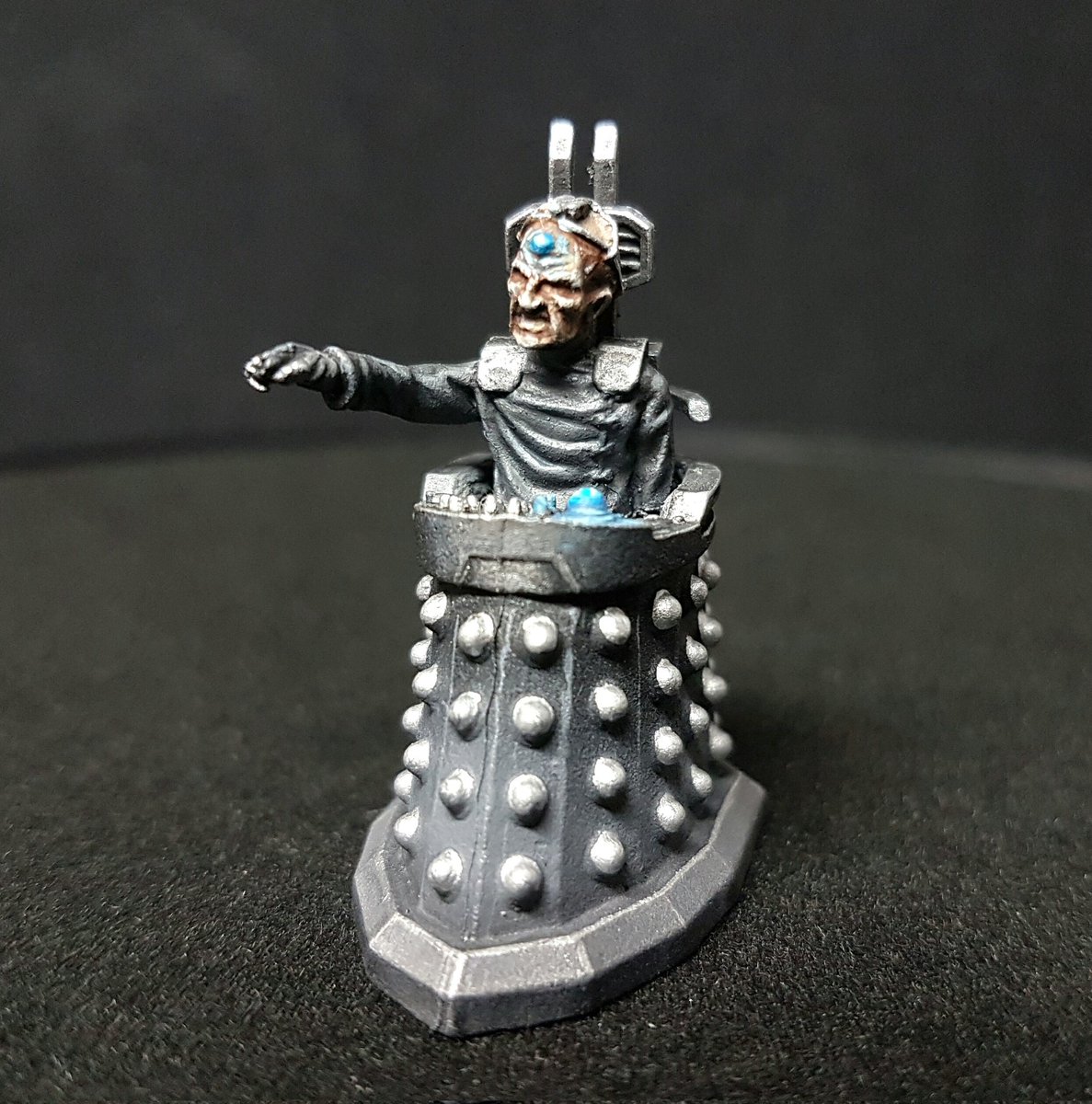 Graider_fr's tweet photo. Old paint job that I'm proud of 🥰

Behold the Doctor ! (Part 2)

#miniatureart
#miniaturepaintings #miniaturepainting
#artofthemini #fucksmoothness #drwho #imthedoctor https://t.co/pEzKzQSp8b