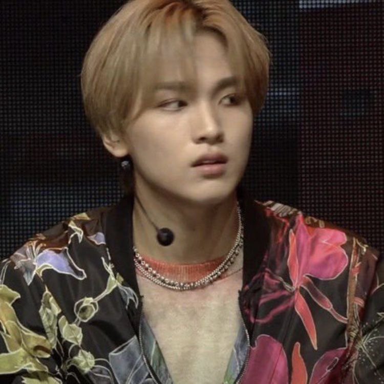 เสื้อตัวนี้เห็นแฮชานใส่ทีใจหายแวบตลอด