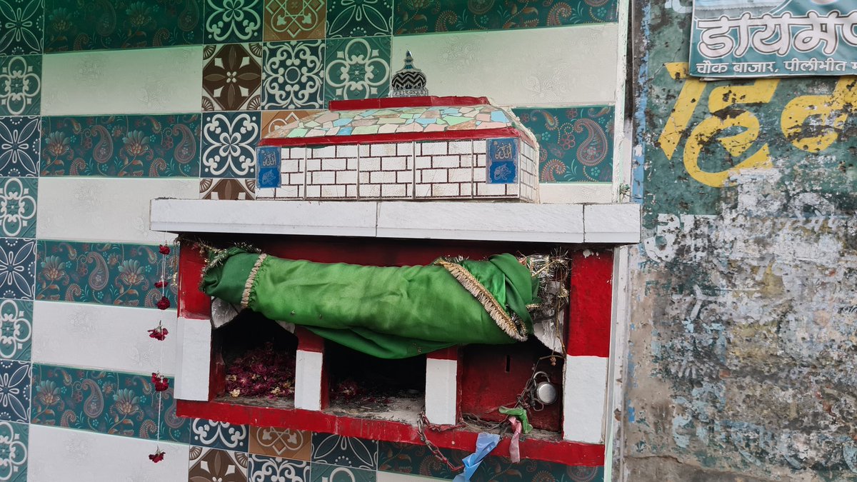 tawairkh's tweet photo. The diverse shapes of the lost element Taakh in our Architecture & its usage in Urdu Poetry
نہ محراب حرم سمجھے نہ جانے طاق بت خانہ
جہاں دیکھی تجلی ہو گیا قربان پروانہ
بیدم شاہ وارثی
Here is Video link
https://t.co/3UOep2kZbb
#Taakh #architecture #Urdu https://t.co/DCHe8ikKDh