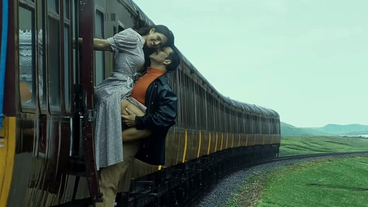 ReviewBollywoo1's tweet image. #Marjavaan Song Out Now! Song is Actually Very Nice 👌🥰 

#AkshayKumar #VaaniKapoor #BellBottom