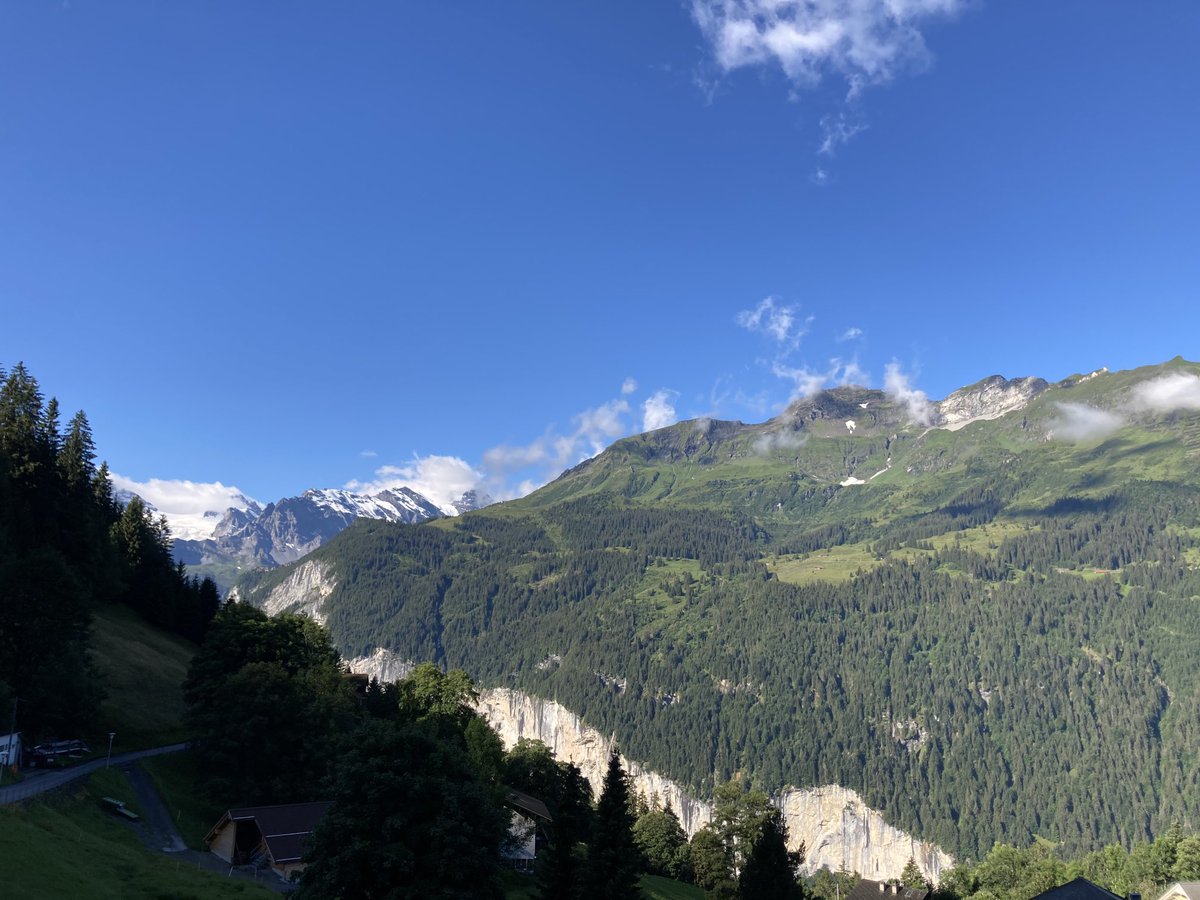 Beautiful day in Wengen. Perfect for a trip to #Jungfraujoch ⁦<a href="/Jungfraubahn_CH/">Jungfrau.ch</a>⁩