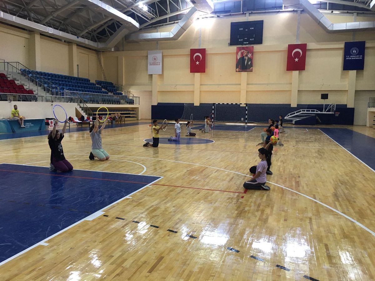 GSB_Bilecik's tweet photo. HENTBOL | #GSBSporOkulları kapsamında hentbol branşındaki çalışmalarımız devam ediyor.🙌

📍 Merkez İstasyon Spor Salonu

Kayıt işlemlerinizi İl Müdürlüğümüzde yaptırabilirsiniz.📝☑️ https://t.co/RsnatwgQYg
