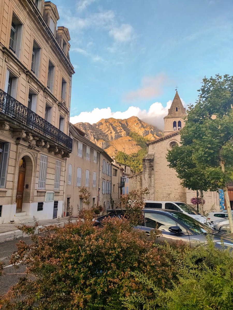 🙏 Merci au public de Sisteron et à Edith Robert et l'équipe des #NuitsdelaCitadelle pour leur accueil si chaleureux mercredi soir. Quel bonheur de jouer avec @LacroutsE et @lucienne_RV dans le cadre somptueux de la Cathédrale Notre-Dame des Pommiers ! @clairegibault