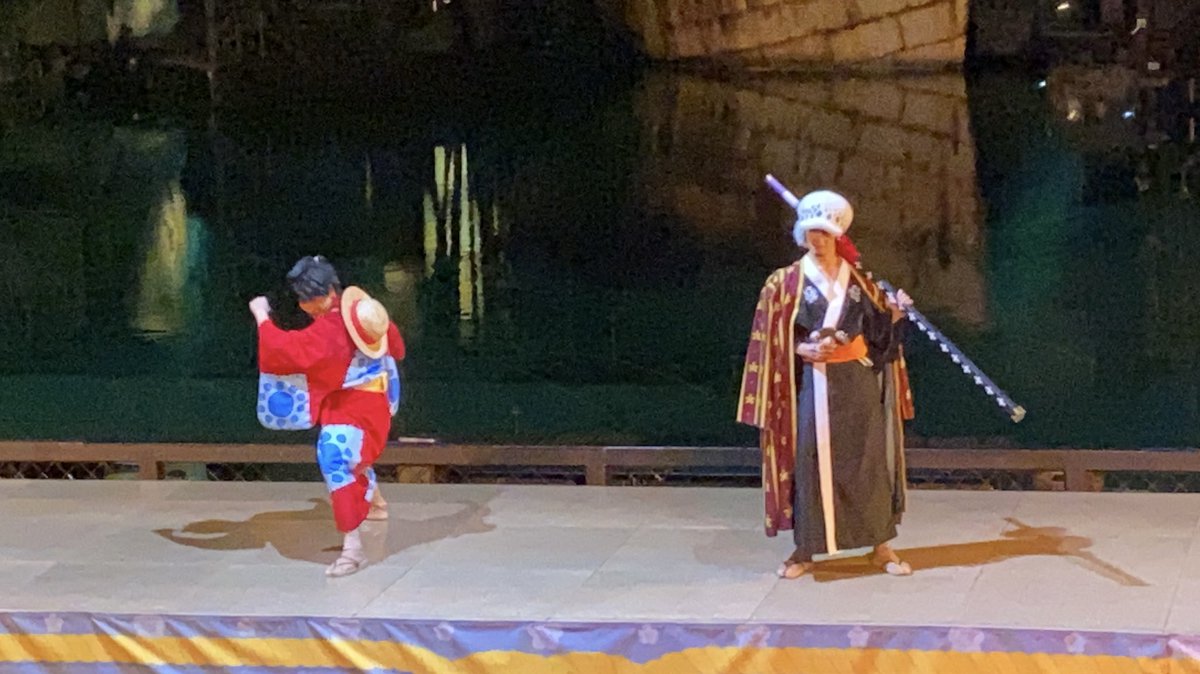 usjのツボ usjで出会った心温まる物語 Usj 8月6日 ワンピース プレミアショー21 初日の様子 今年のスペシャルグリーティング 撮影可能タイム は コロナ対策でキャストがゲスト席に来ないで 前方舞台での写真撮影のみになりました usjのツボ usjで出会った心温まる物語 Usj 8月6日 ワンピース プレミアショー21 初日の様子 今年のスペシャルグリーティング 撮影可能タイム は コロナ対策でキャストがゲスト席に来ないで 前方舞台での写真撮影のみになりました