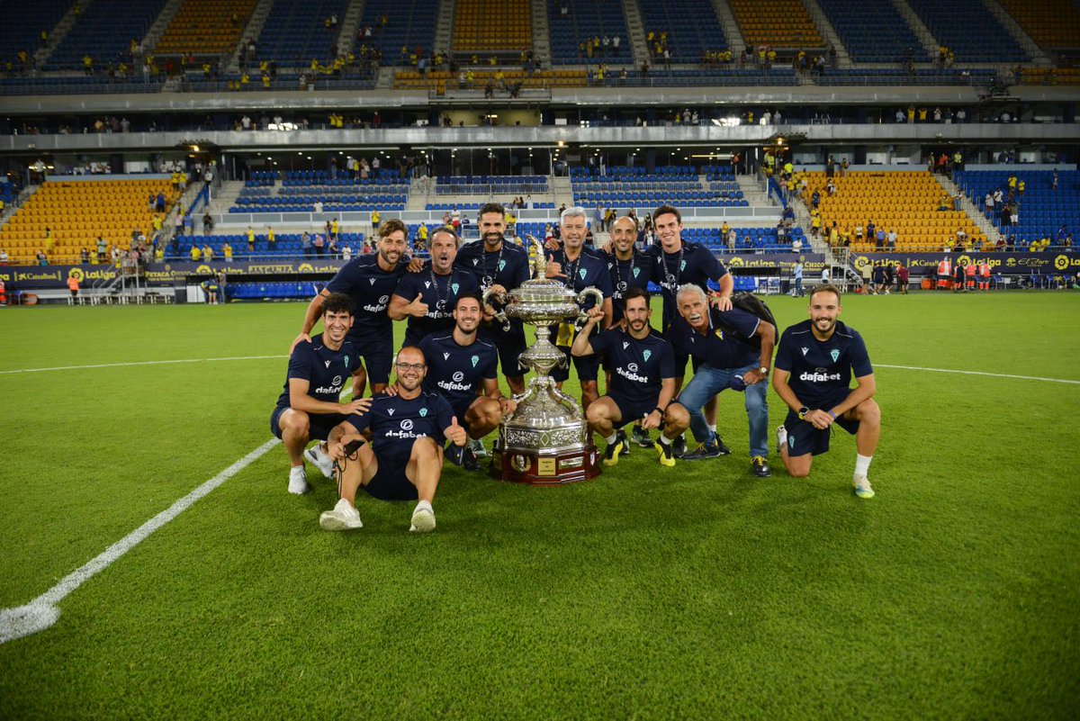 Pablo7Fdez's tweet photo. LXVI #TrofeoCarranza 🏆🟡🔵 

@Cadiz_CF 🆚 @Atleti https://t.co/erofeoeys8