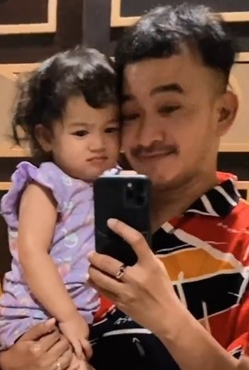 Cinta antara ayah dan anak perempuan itu selamanyaa
#Ayahku