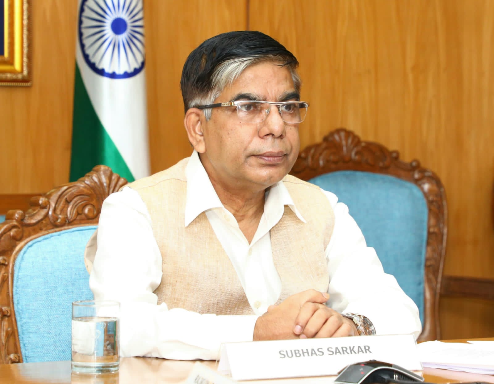 বিজেপির পার্টি অফিসে তালাবন্ধ সুভাষ, কেন্দ্রীয় প্রতিমন্ত্রীকে আটকে দিলেন তাঁর দলের কর্মীরাই!