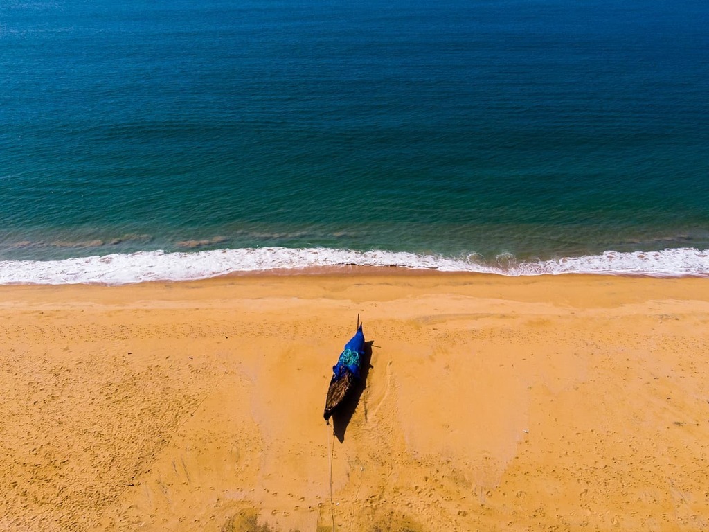 SumanthHolla's tweet photo. Let the sea set you free..
Shot on @djiglobal #mavicair
.
.
#dji #djiglobal #djimavicair #dronesofindia #dronesofinstagram #dronephotography #indiatravelgram #keralagodsowncountry #kerala #keralavibes #incredibleindia #incrediblekerala #adhvagat https://t.co/QTA0kTLvJX https://t.co/gnoqf9OP5H
