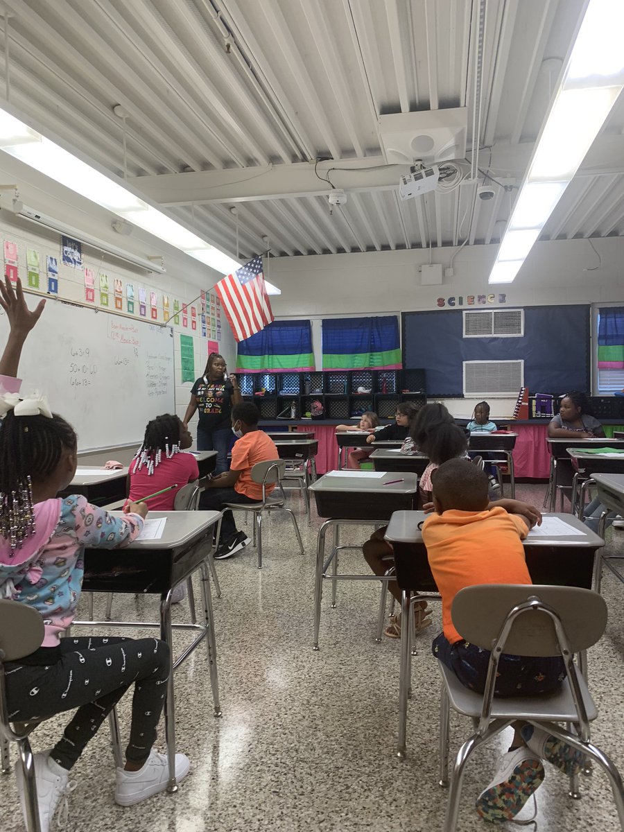 A Math Talk in action in @mrsbooker’s 3rd grade class. Ss are highly engaged and ready to share their strategy. I love Math!❤️ @ATKBears #GSCSMATH @TiffCampbell98 @MrsHagansL