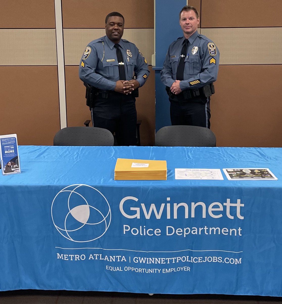 Hiring event tomorrow! Applicants will take part in streamlined hiring and can leave with a conditional job offer! Events starts at 8 AM at the Training Center in Lawrenceville. https://t.co/3GSNljVIY3

#GwinnettPD #Police #Hiring #Career https://t.co/eXpg7Ulw2H