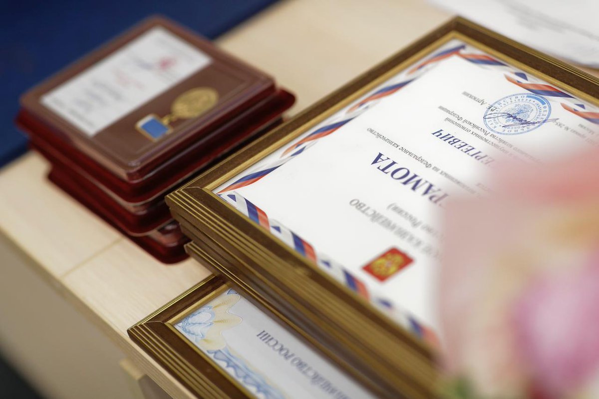 Торжественная церемония награждения представителей строительной отрасли и сотрудников Минстроя России в честь Дня строителя
minstroyrf.gov.ru/press/torzhest…