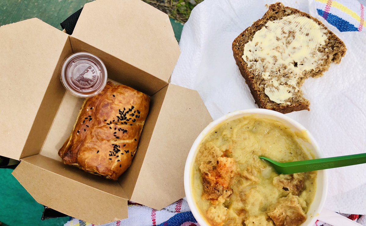 ciaraquill's tweet photo. #alfresco #picnic thanks to homemade treats from @PuddingRowSligo at #EaskyPier #Easky #Easkey #Sligo #Sligeach 😋 🥣 🖤🤍 https://t.co/tyYWCjvD7t