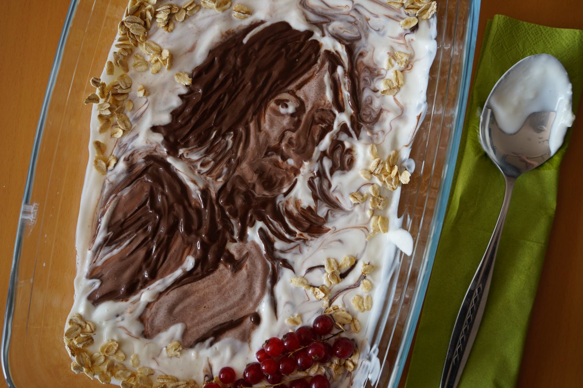 TeamFreeFab's tweet image. #GISH #Yogart @wwwbigbaldhead  Daryl, please tell us: is yogurt the secret to fighting zombies? It's not kale, is it?