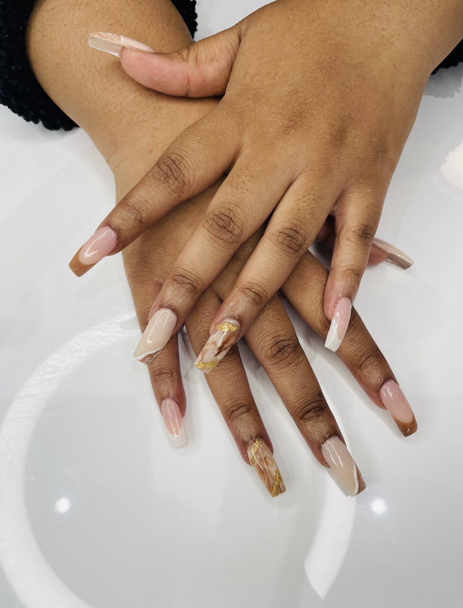 Botle_Salon's tweet photo. One thing about our nail techs 🥺🔥 Book your appointment now ♥️
#BloemTwitter #GirlTalkZA #nails #botle https://t.co/GJFE0Y9tXG