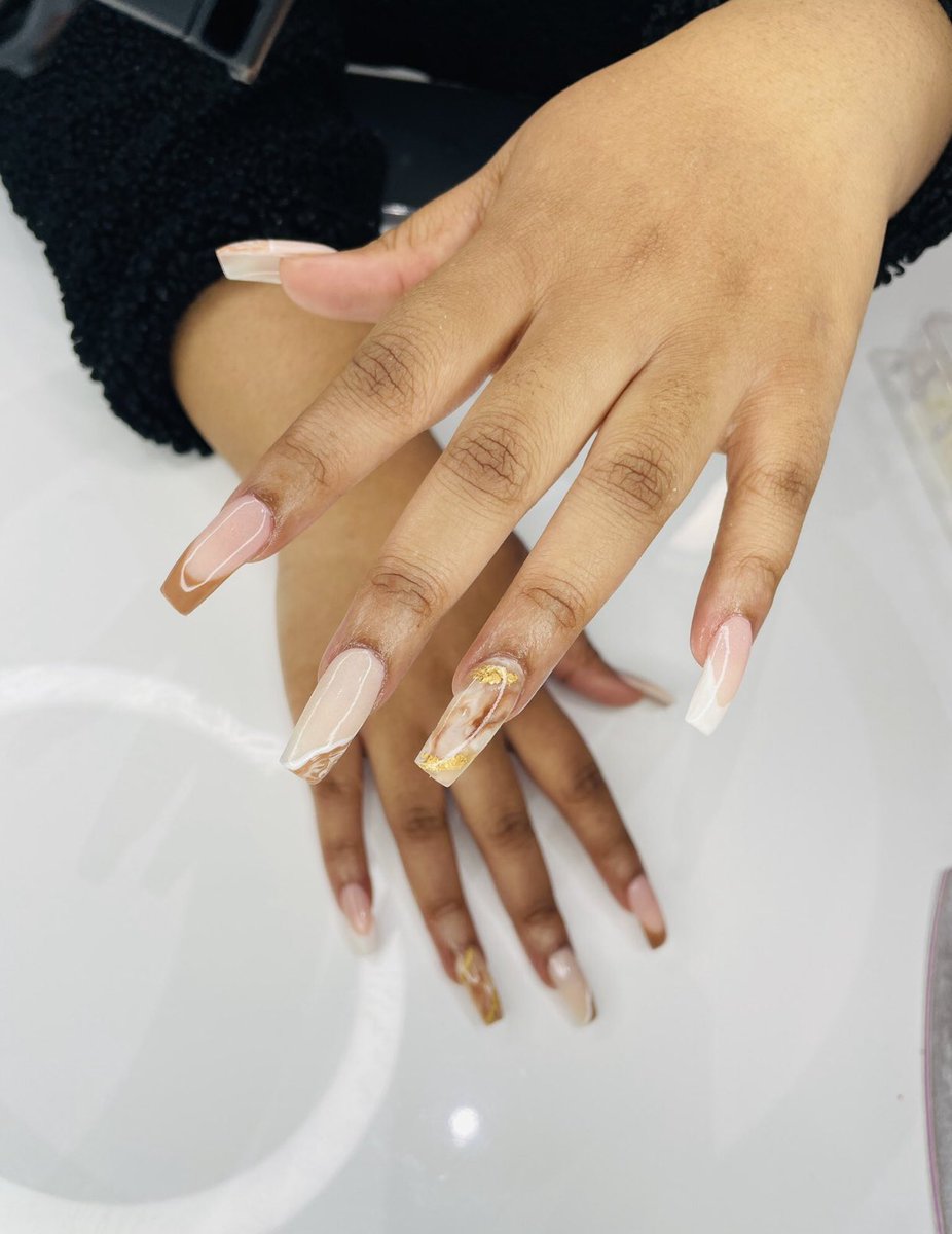 Botle_Salon's tweet photo. One thing about our nail techs 🥺🔥 Book your appointment now ♥️
#BloemTwitter #GirlTalkZA #nails #botle https://t.co/GJFE0Y9tXG