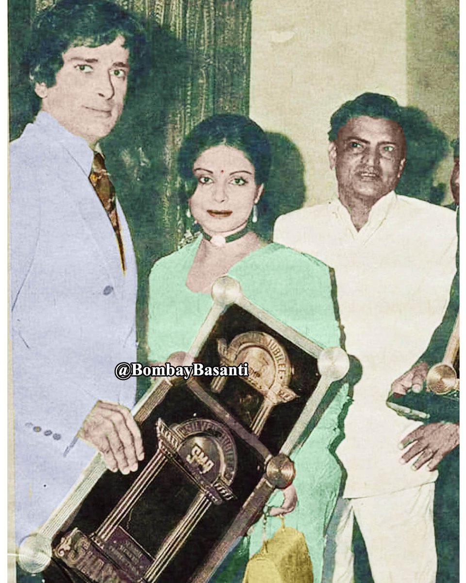 BombayBasanti's tweet photo. O Meri, O Meri, O Meri Sharmilee...Shashi Kapoor and Rakhee at silver jubilee function of Sharmeelee (1971)
#ShashiKapoor #evercharming #rakhee #debut #BollywoodFlashback https://t.co/OsztTCiK2R