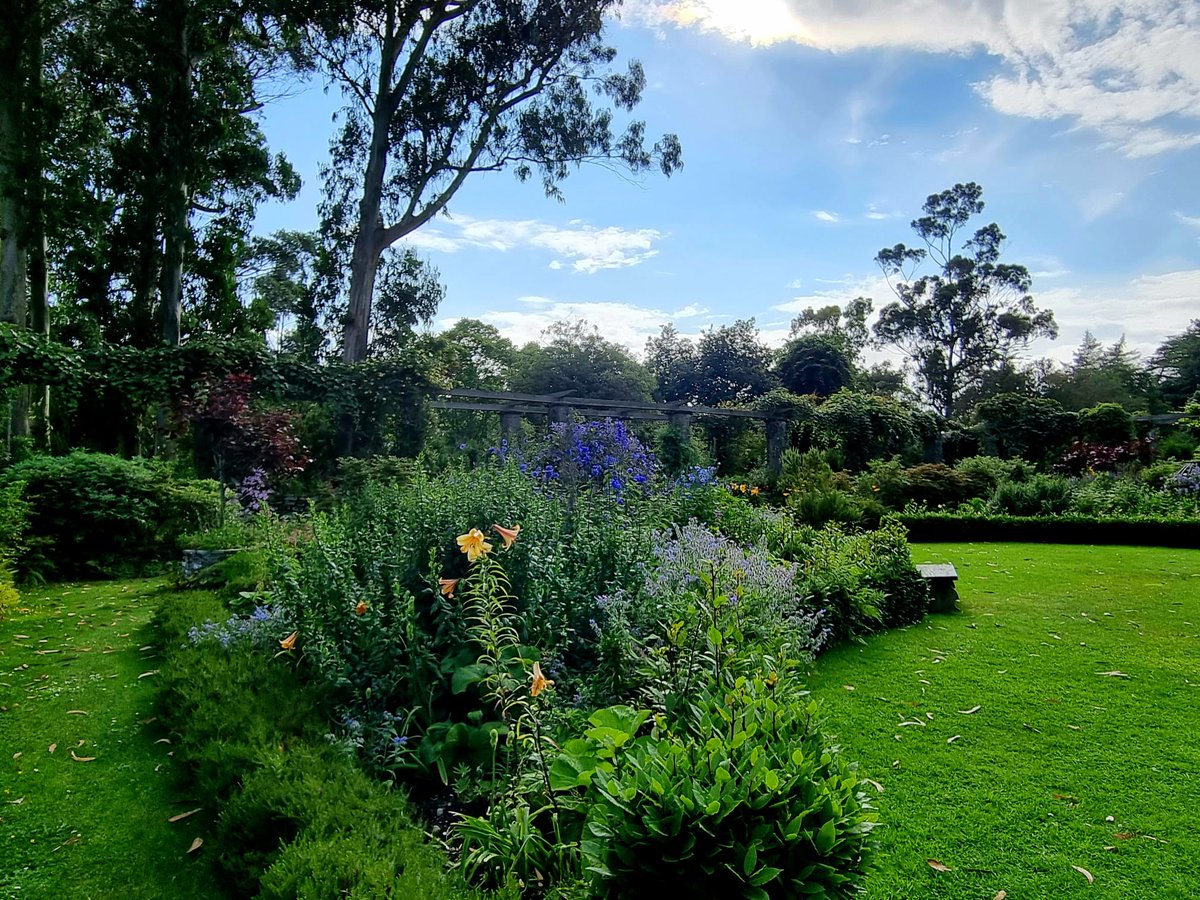 PeninsulaHLP's tweet photo. Celebrating our work with @NationalTrustNI Mount Stewart for @SPRINGSocialPre - 12 weeks of access to this amazing place 🙏 #socialprescribing https://t.co/AcyXQMvYnQ