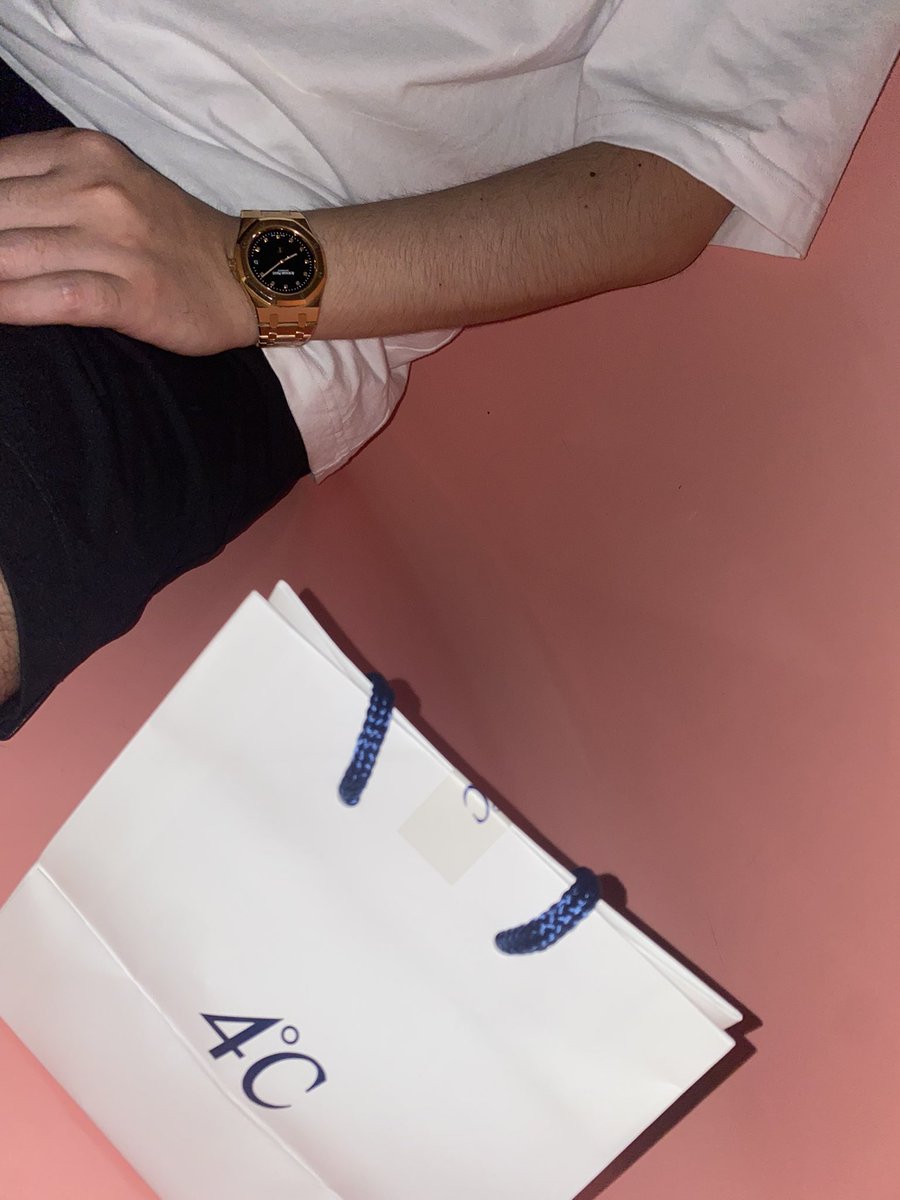 選手の妻 観覧車の頂上でプレゼントもらったの 客のおじさんに貰うハリーウィンストンより好きな人から貰った4 だと気づいた夏