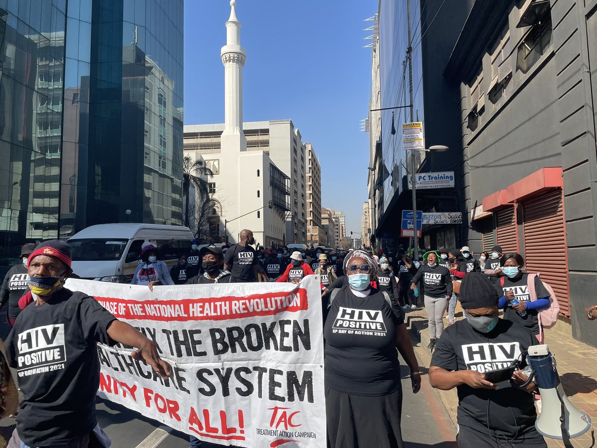 Nosipho_Radebe's tweet photo. The March is making its way through the Johannesburg CBD #FixtheGPHealthSystem @KayaNews https://t.co/dTpIsaPPfo