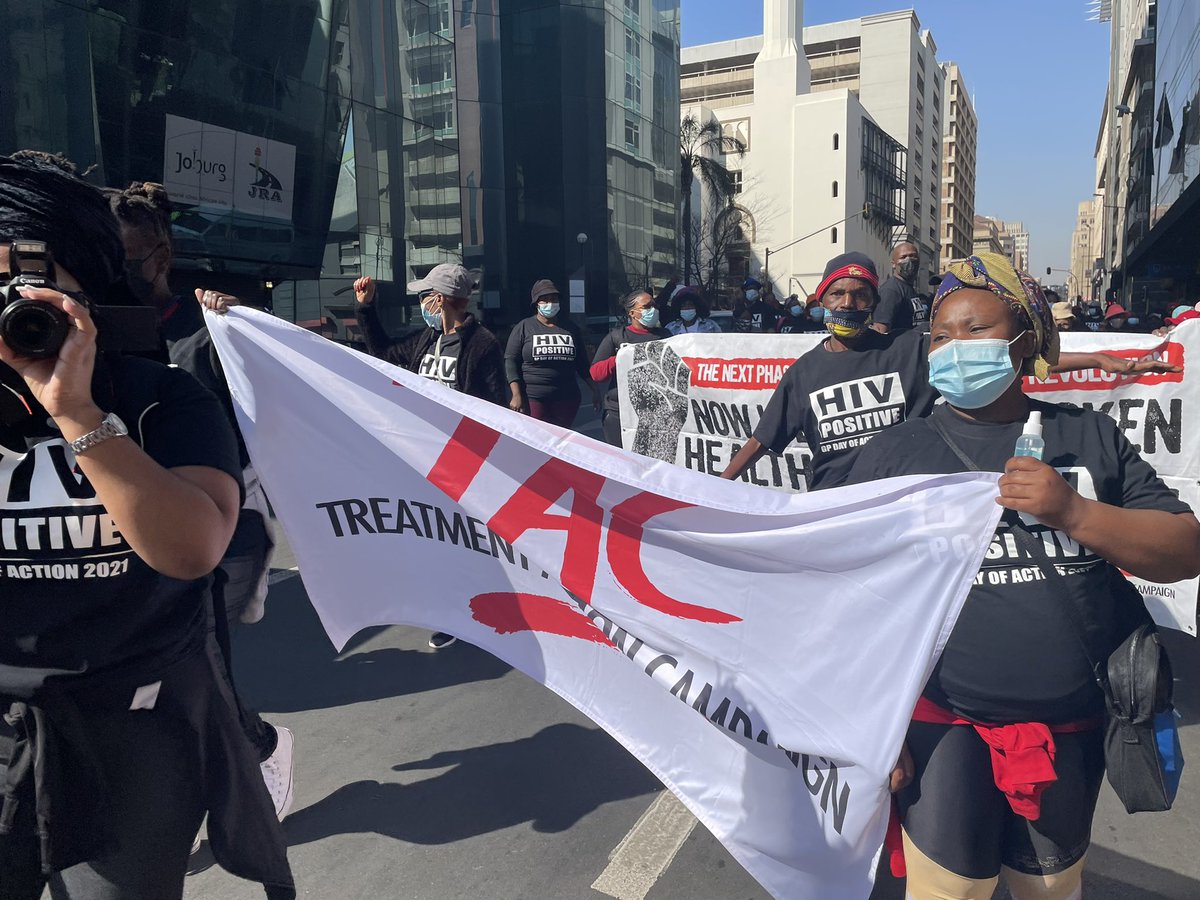 Nosipho_Radebe's tweet photo. The March is making its way through the Johannesburg CBD #FixtheGPHealthSystem @KayaNews https://t.co/dTpIsaPPfo