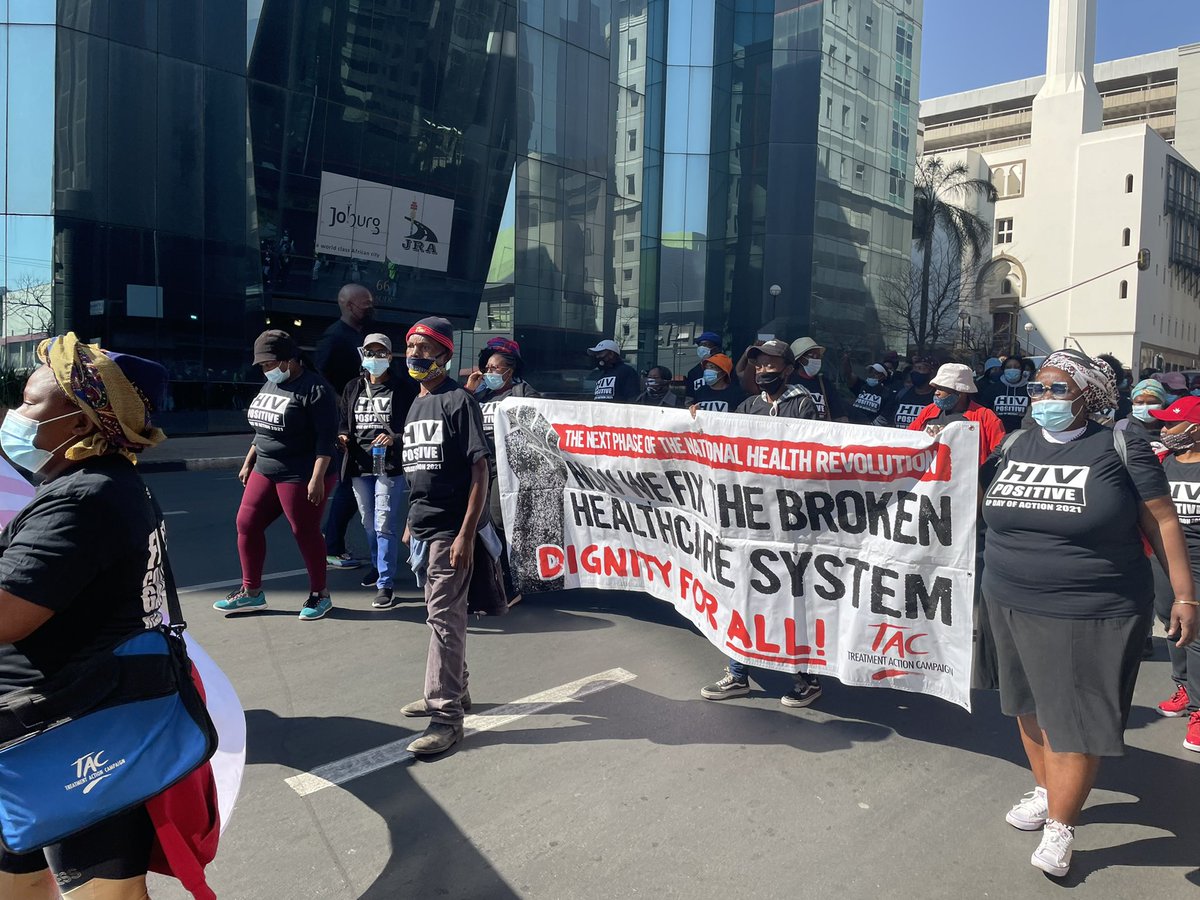 Nosipho_Radebe's tweet photo. The March is making its way through the Johannesburg CBD #FixtheGPHealthSystem @KayaNews https://t.co/dTpIsaPPfo