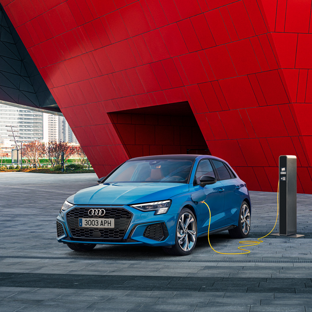 Audi A3 Sportback TFSIe 

¿Gasolina o eléctrico? Elige no tener que elegir. Audi A3 Sportback TFSIe por 390€ al mes y 10.292€ de entrada.

#EligeNoTenerQueElegir #AudiA3SportbackTFSIe