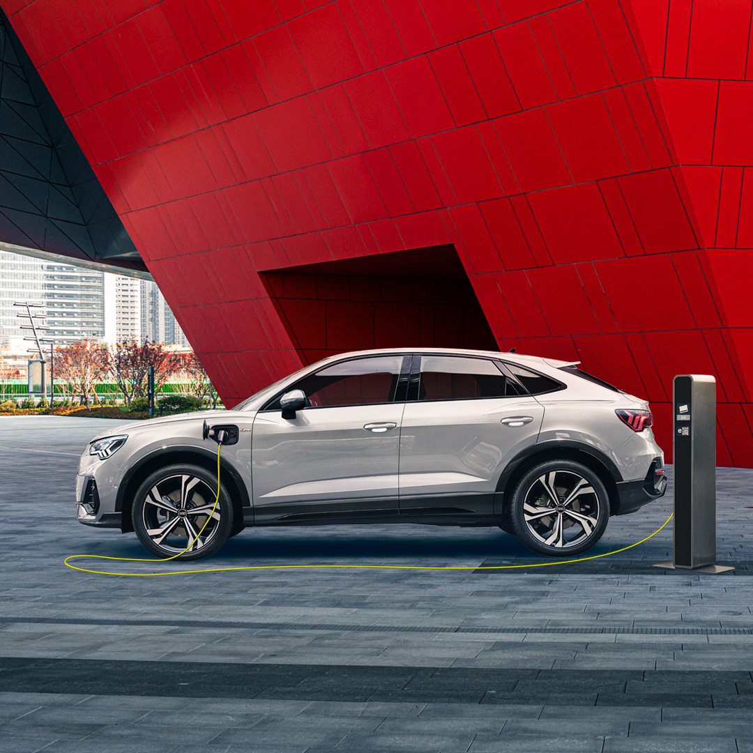 Audi Q3 Sportback TFSIe 

La mejor decisión es no tener que elegir. Y ahora puedes hacerlo con el Audi Q3 Sportback TFSIe con tecnología híbrida enchufable por 390€ al mes y 14.292€ de entrada. 

#EligeNoTenerQueElegir #AudiQ3SportbackTFSIe