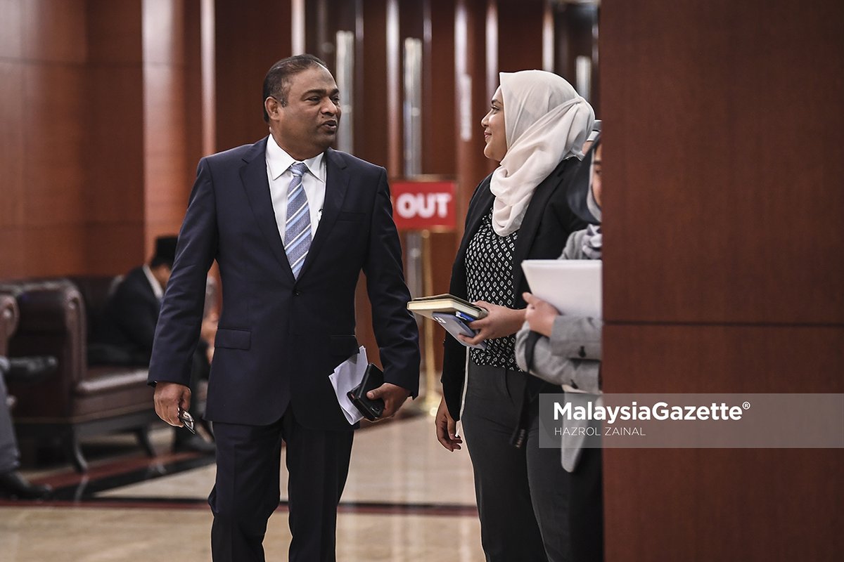 Tandatangan yang ditularkan adalah tandatangan kehadiran saya dalam mesyuarat bersama YAB TPM. Saya ada ahli parti yang bertanding atas nama UMNO dan logo Barisan Nasional  dan taat setia saya adalah kepada parti - DS Abdul Azeez Rahim, MP Baling 
#malaysiagazette