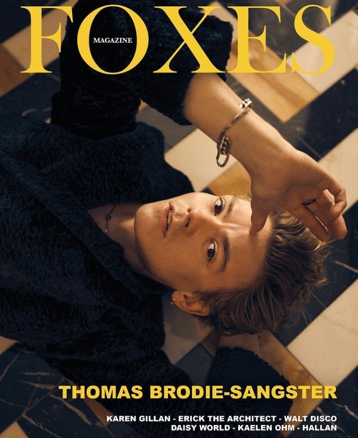 SangsterDaily's tweet photo. 📸 [PHOTO] Thomas Brodie-Sangster for the August cover of Foxes Magazine https://t.co/uiI44lUt6j