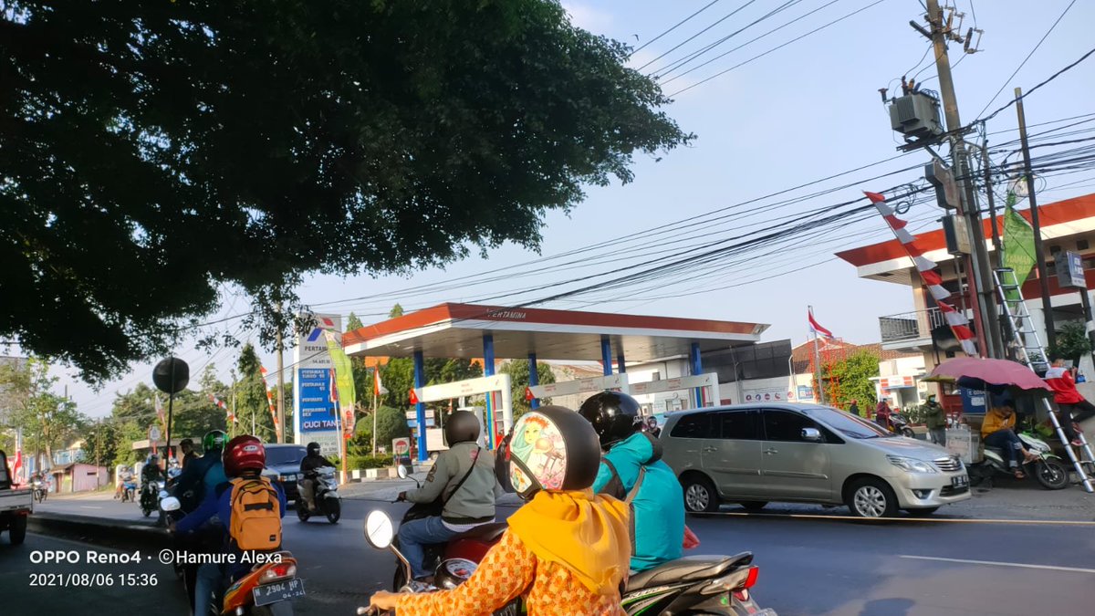 <a href="/infomalang/">Info Malang</a> <a href="/LalinNews/">Traffic Malang</a> <a href="/LantasResMlg/">lantas polres malang</a> 15.40 #trafficreport putar balik di depan SPBU Banjararum ditutup sementara. (pd-al)