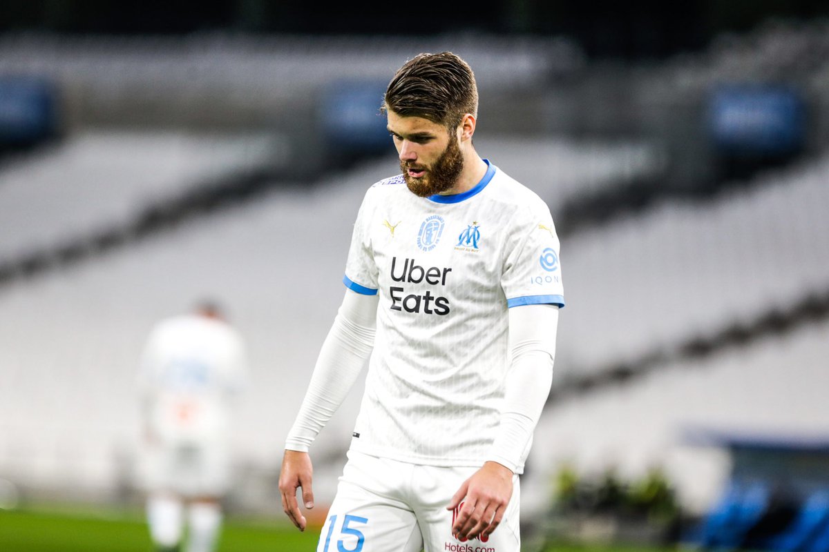 StatsOm's tweet photo. Duje Caleta-Car et Pau Lopez ne sont toujours pas à l’entraînement ce matin ! 
Tous deux en cours de reprise, ils ne figurent pas dans le groupe principal qui s’entraîne parmi lesquels Bouba Kamara qui a fait son retour
#TeamOM #OM https://t.co/6egwiP0ssc
