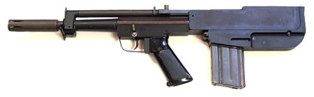 別にロシア兵器好きって訳でもなくただ変な形してるからって理由で購入したMODIFY製PP-2000だけど何でこれに惹かれたかようやくわかった気がする。
アメリカで往年に開発された珍銃ブッシュマスターになんか似てるんだよな、棒状のパーツとか無機質な箱型のパーツとかが😅 