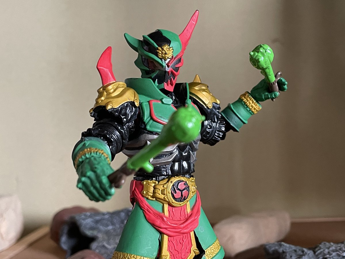 フィギュアーツで響鬼の劇場版に登場する仮面ライダー歌舞鬼を作りまし