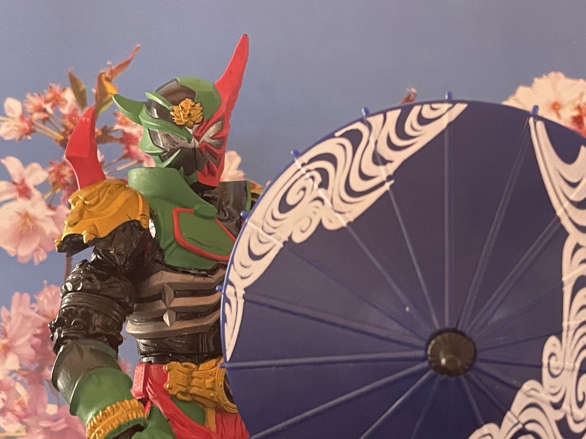 フィギュアーツで響鬼の劇場版に登場する仮面ライダー歌舞鬼を作りまし