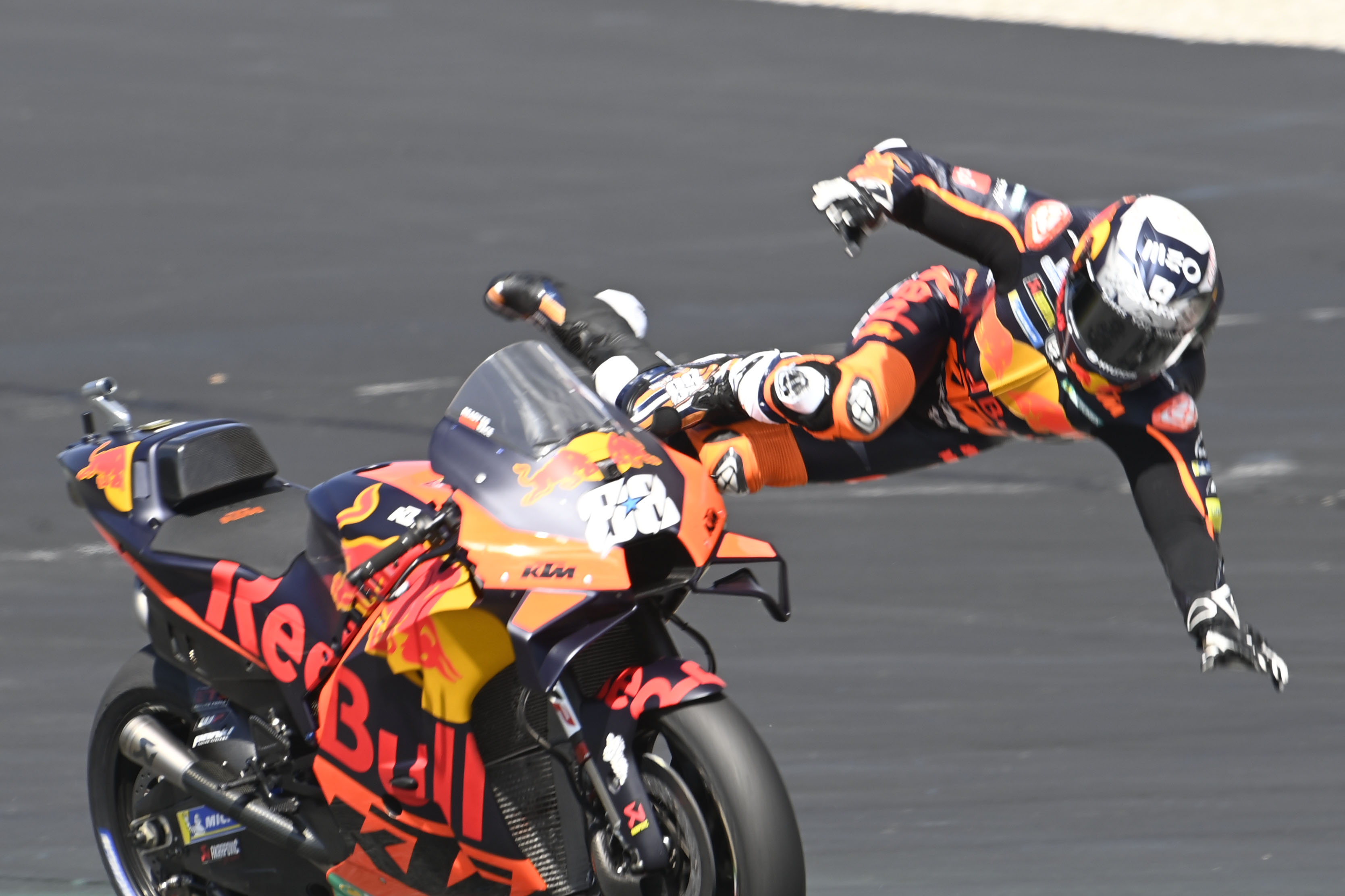 Moto GP 2021 - Page 5 E8GIG18XEAEjHgX?format=jpg&name=4096x4096