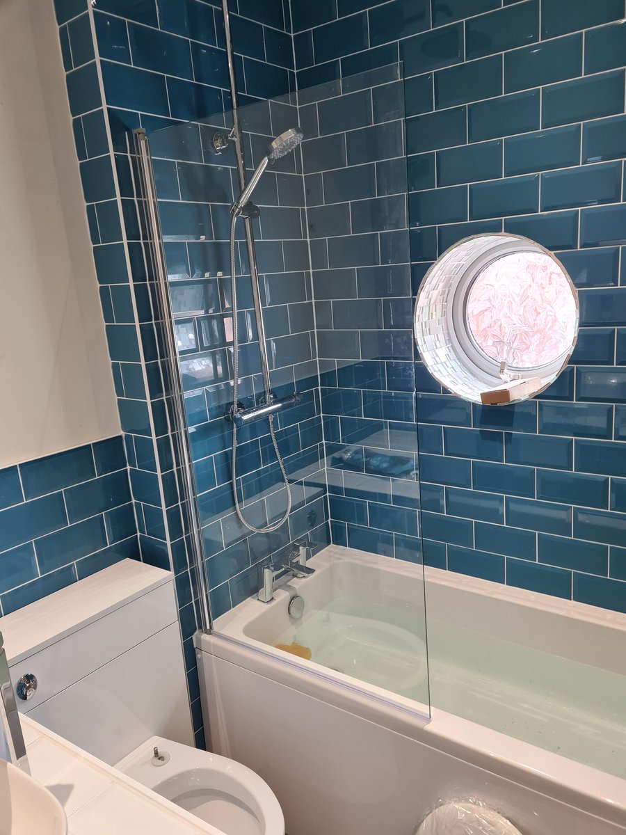 Just finishing up this bathroom and chatting to customer saying I just need to test the toilet "what???" He thought I was going to have a Mr Whippy 💩 🤣🤣. "No, no, no, make sure it is water tight" 😆.