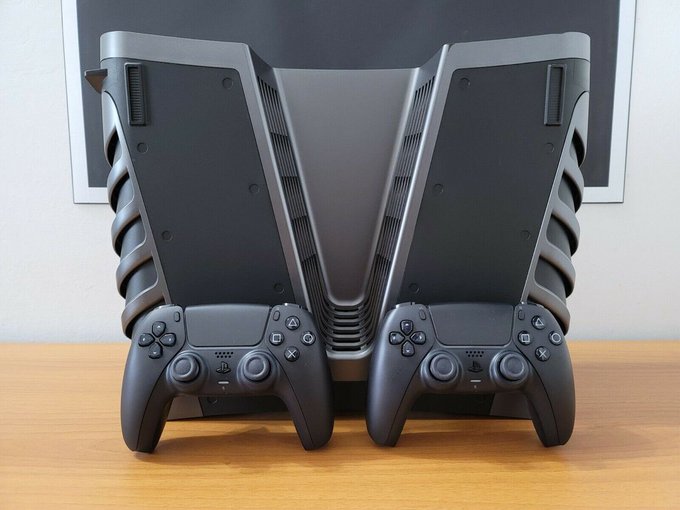 PSUdotcom's tweet photo. A PS5 Development Kit Was Listed For Sale On eBay Before Being Taken Down Hours Later https://t.co/IWfSe6J1dD #PS5 #Sony #PlayStation #PS5DevKit #PS5DevelopmentKit #News #Repost https://t.co/7Y2KVRVwiZ