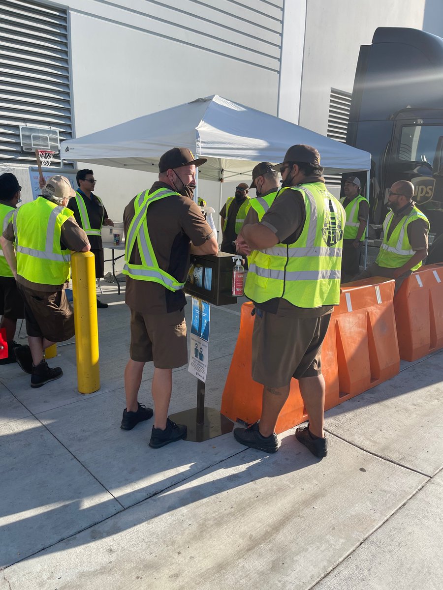 LaMiradafeeder's tweet photo. #safetybooth #doNOTtextandDrive
@divine2wincom @jhartups @1JamesODonnell @UPSCERCAsafety @ComptonFeeder @OCFeederUPS @OCFeederSafety https://t.co/px4smALrSK