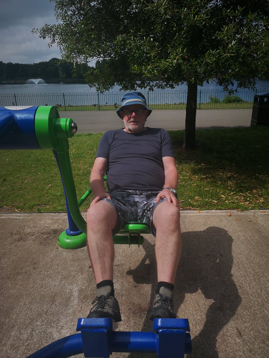 #extracare Foundry Wharf residents enjoying Shared Reading and a 'Getting to know you' walk at Taylor Park.  HFC residents enjoying the return of seated bowling. @TorusFoundation @WeAreTorus @TorusSupportNet @Nature4Health @merseyforest