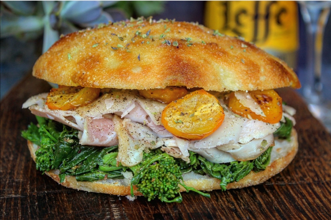 LA FOCACCIA FARCITA DEL GNAGNI
la ricetta: bit.ly/3lwGwVc
#focaccia #farcita #ilgustodiandre #weekendbrunch #ricettegolose