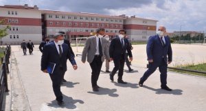 Milli Eğitim Bakanlığı görevine atanan sayın Prof Dr Mahmut ÖZER e yeni görevinde başarılar dileriz. Okulumuzu ziyaretlerinden bir enstantane. <a href="/mahmutozer_06/">Prof. Dr. Mahmut ÖZER</a> <a href="/ivolkan/">İzzet Volkan</a> <a href="/CorluMem/">Çorlu Milli Eğitim Müdürlüğü</a> <a href="/ersanulusan/">Ersan Ulusan</a> <a href="/csarili/">Cafer Sarılı</a> @MeslegimHayatim <a href="/tcmeb/">Millî Eğitim Bakanlığı</a> <a href="/hete61/">Hüseyin ERDOĞAN</a> <a href="/MustafaSentop/">Mustafa Şentop</a>