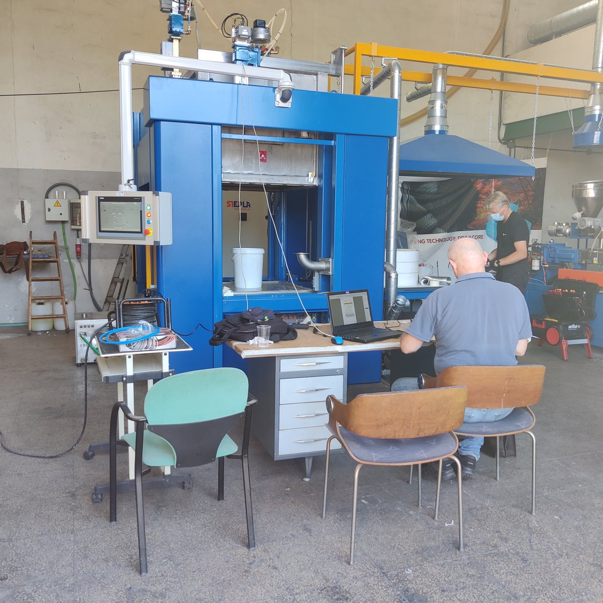valuerubber's tweet photo. Dymotec staff travelled from Belgium to Alicante (Spain) in order to improve the microwave performance. Working hard in the pilot plant to obtain devulcanized rubber from end-of-life tyres. #circulareconomy #ELT #tyrerecycling #tyres #H2020 #rubber https://t.co/C3GaW3rP3a