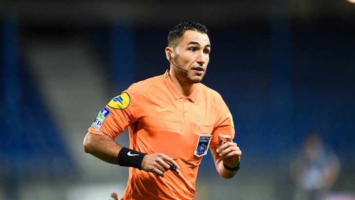 StatsOm's tweet photo. 🪄Jérémie Pignard sera l’arbitre de MHSC - OM. 
Il a déjà arbitré à 2 reprises l’OM, 2 fois à domicile en 2021. 

❌ 0-1 vs Lens
✅ 1-0 vs Rennes

Un arbitre pointilleux avec une moy. de 3,8🟨/match et qui avait infligé 5🟨 à nos olympiens face à Lens.
#TeamOM #OM #MHSCOM https://t.co/AFtltkUcyt