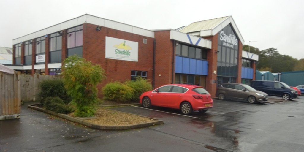 UKNewsGroup's tweet photo. Check this out... @Sellers_cs lets Wombourne office to electrical firm on 6-year lease...

Read more about it here -> https://t.co/ekwdywDbKH

-> @Harris_Lamb 

-> #Business #Property #WestMidlands https://t.co/IxbzQmmfLo