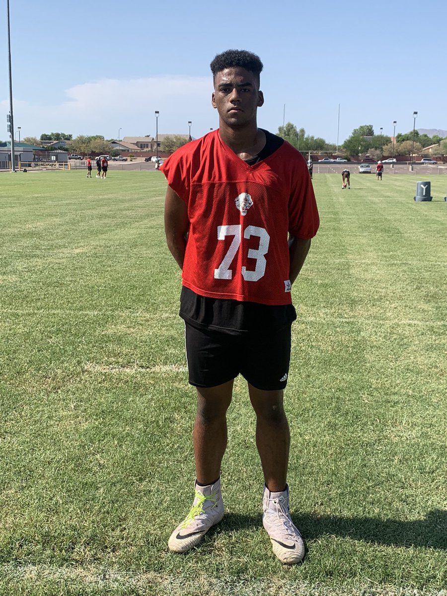 JUSTCHILLY's tweet photo. ‘24 OL Greg Bienvenue could be a big time prospect for DRidge.. He has good feet and uses his hands well.. Hes getting bigger and stronger and not losing his athletic ability in the process.. The future of DRidge is VERY bright!! https://t.co/zgCDYJhNiG