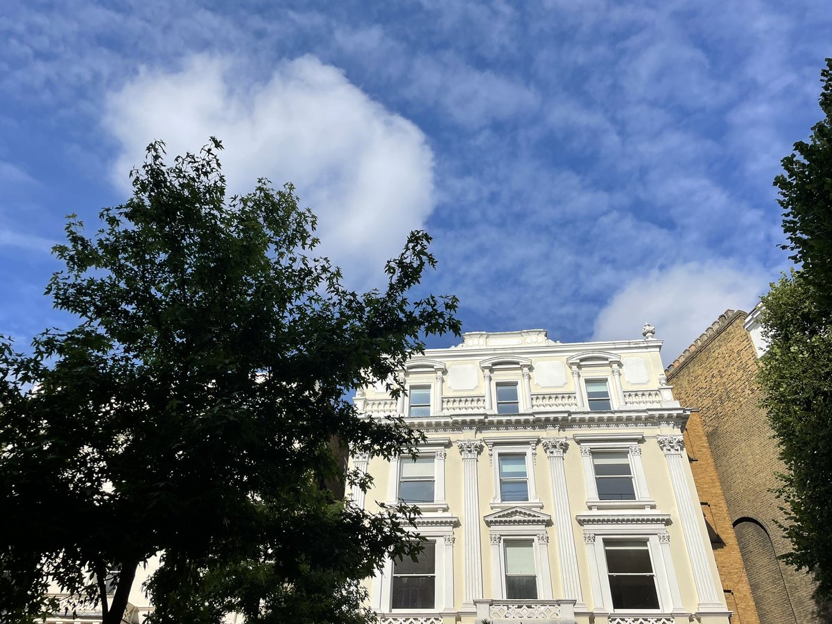 gingerfig's tweet photo. #backtoLondon
Tuesday was all about walking - from my favourite little hotel in #NottingHill down to High Street Ken for a spot of shopping and mooching, then on to #GloucesterRd to meet my dear friend @roisbeast #myfeethurt but who cares! So good to be back after 18 months. https://t.co/PIU8gg1JS9
